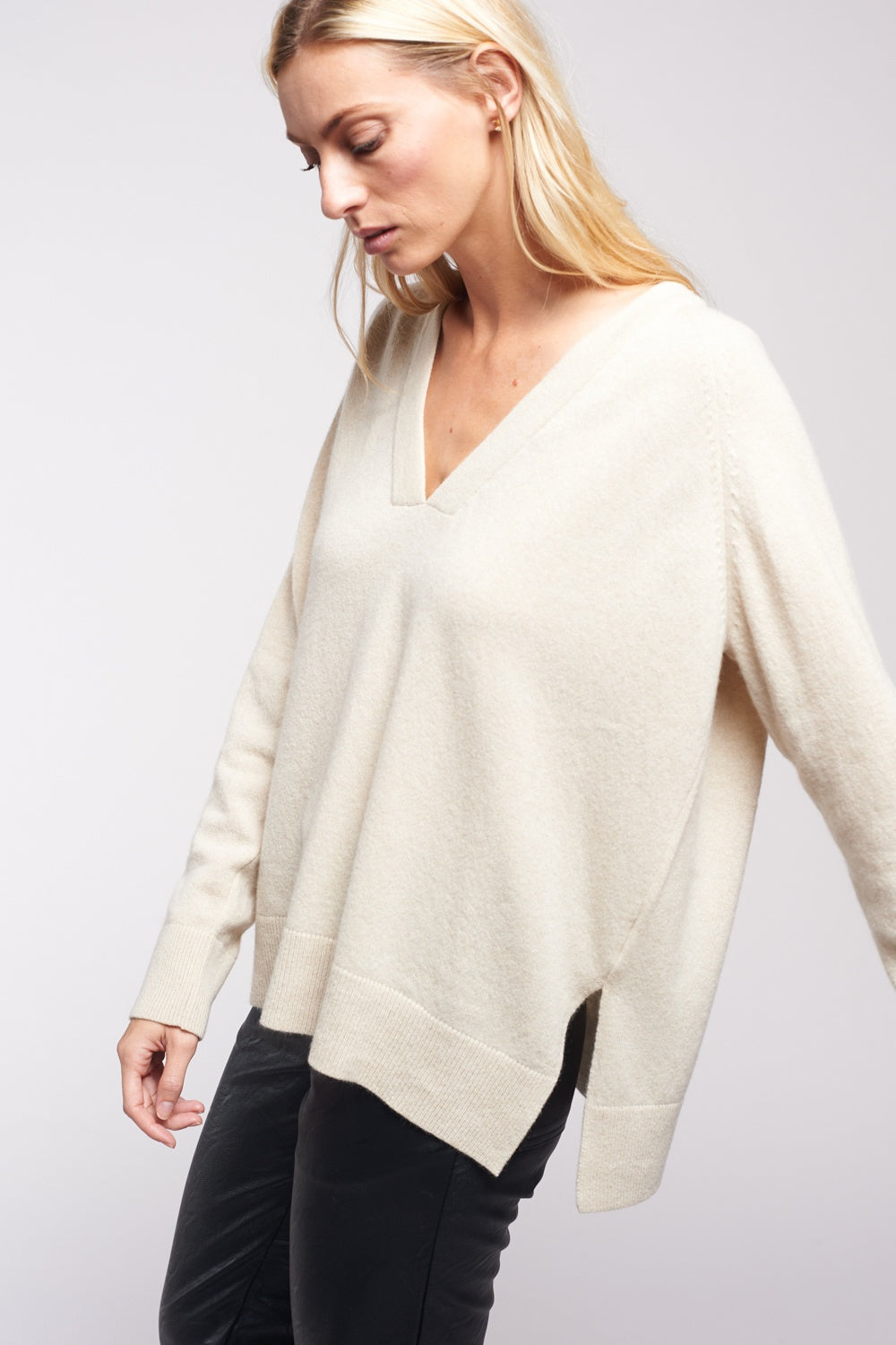 MALA V-NECK SWEATER winter 23 24