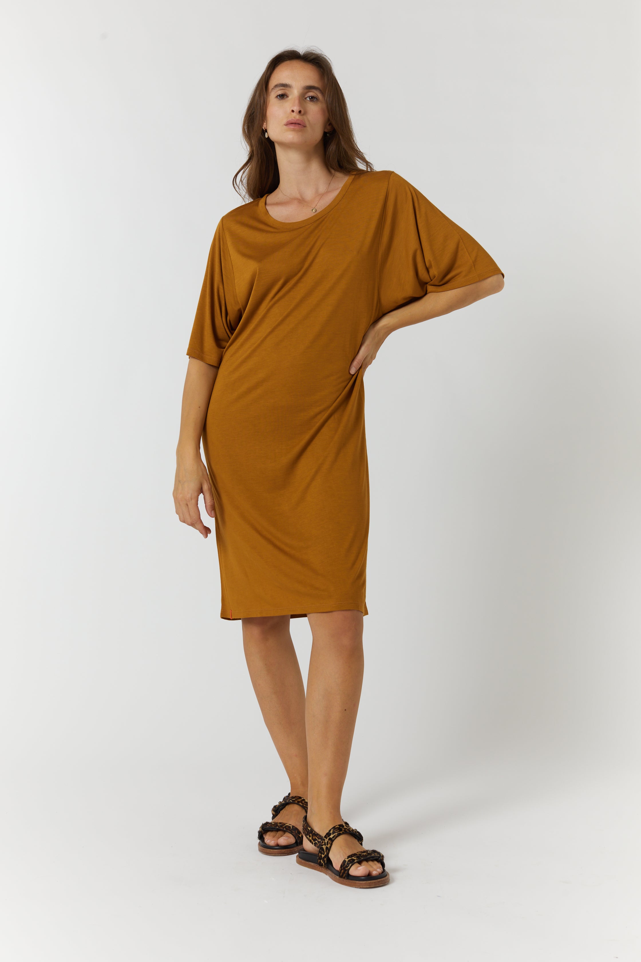 THEA ROBE E25